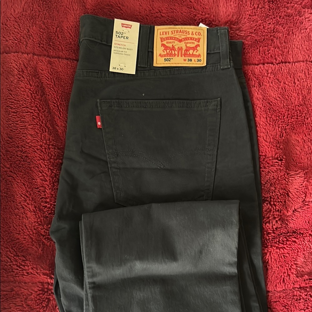 Brand new never worn Levi’s 502 jeans